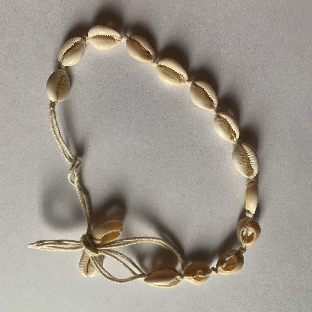 Shell Tie Necklace